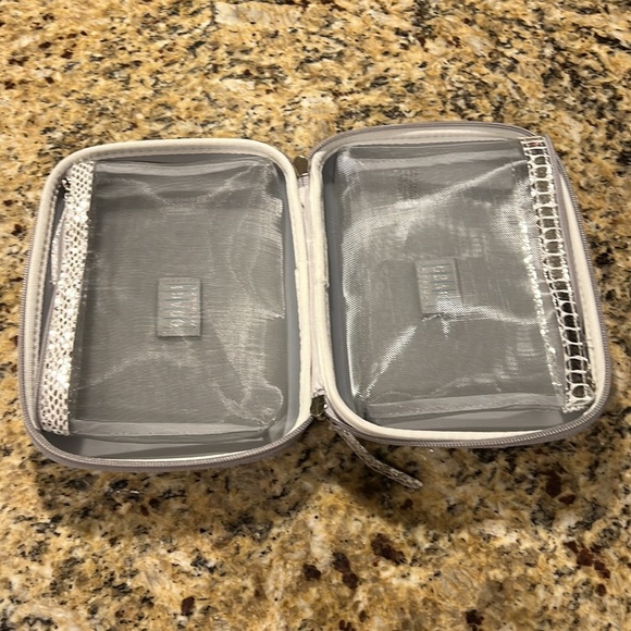 OBAGI Silver Print Hard Shell Zippered Cosmetic/Travel Case | 6” x 8” - Picture 2 of 5